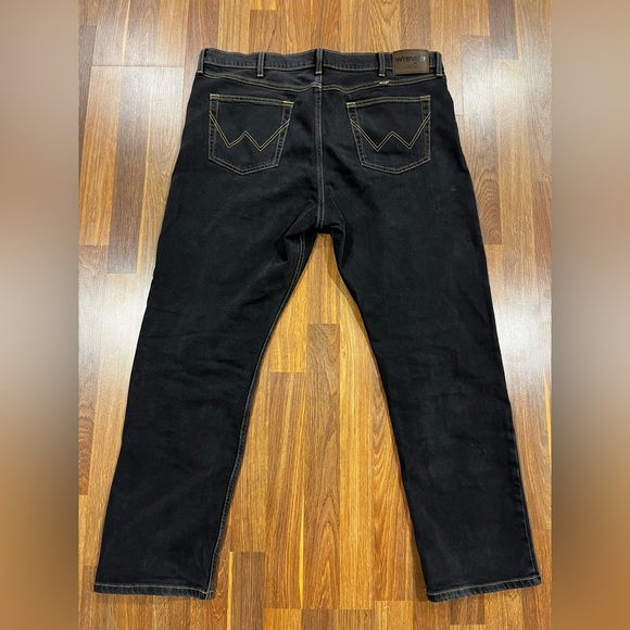 40x30, baggy fit, really good condition and good quality. No major flaws. - Picture 2 of 3